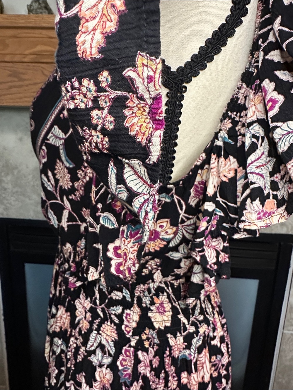 Angie Boho Floral V-Neck Mini Dress Size L Ruffle Flutter Sleeve Smocked Waist - Picture 6 of 8